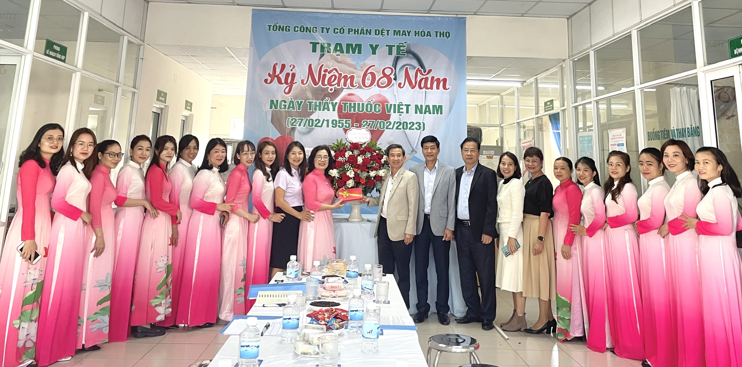 TRI ÂN ĐỘI NGŨ CÁN BỘ Y TẾ CỦA TỔNG CÔNG TY CỔ PHẦN DỆT MAY HÒA THỌ NHÂN NGÀY THẦY THUỐC VIỆT NAM 27/2