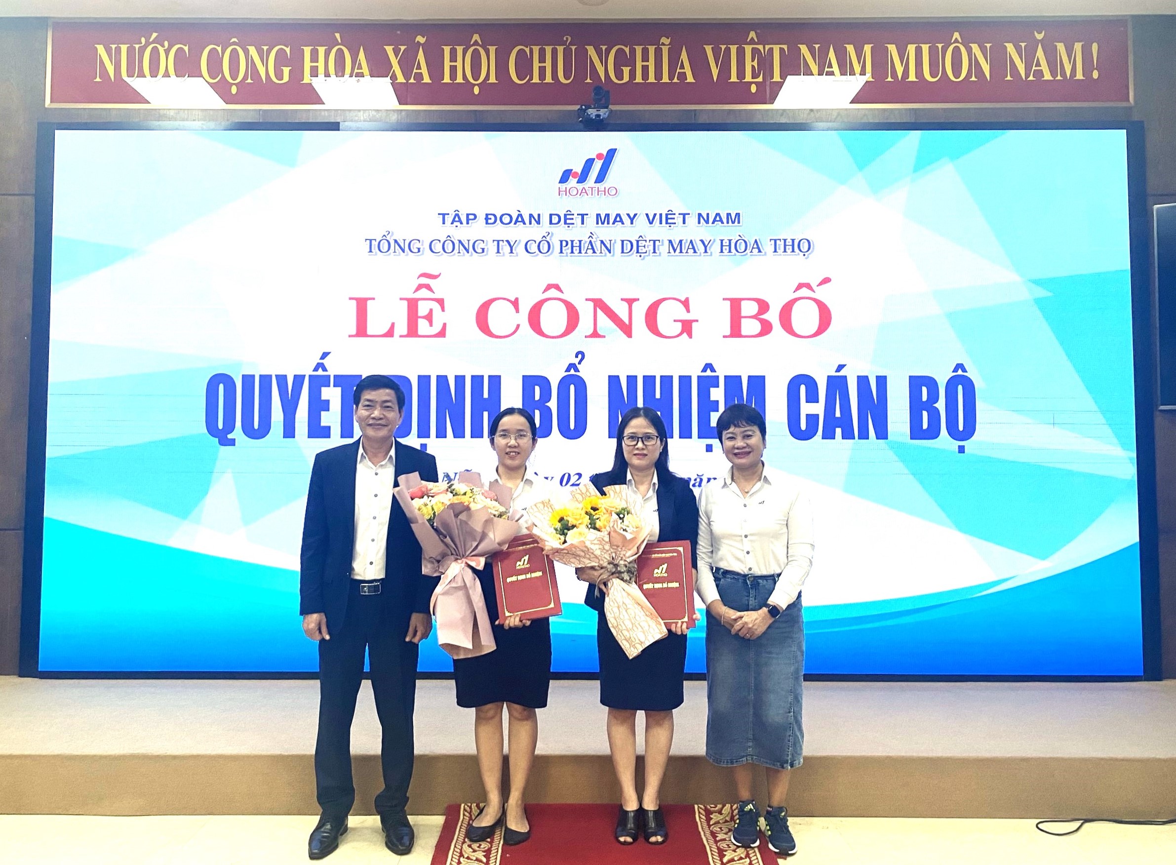 LỄ CÔNG BỐ QUYẾT ĐỊNH BỔ NHIỆM CÁN BỘ CỦA TỔNG CÔNG TY CỔ PHẦN DỆT MAY HÒA THỌ