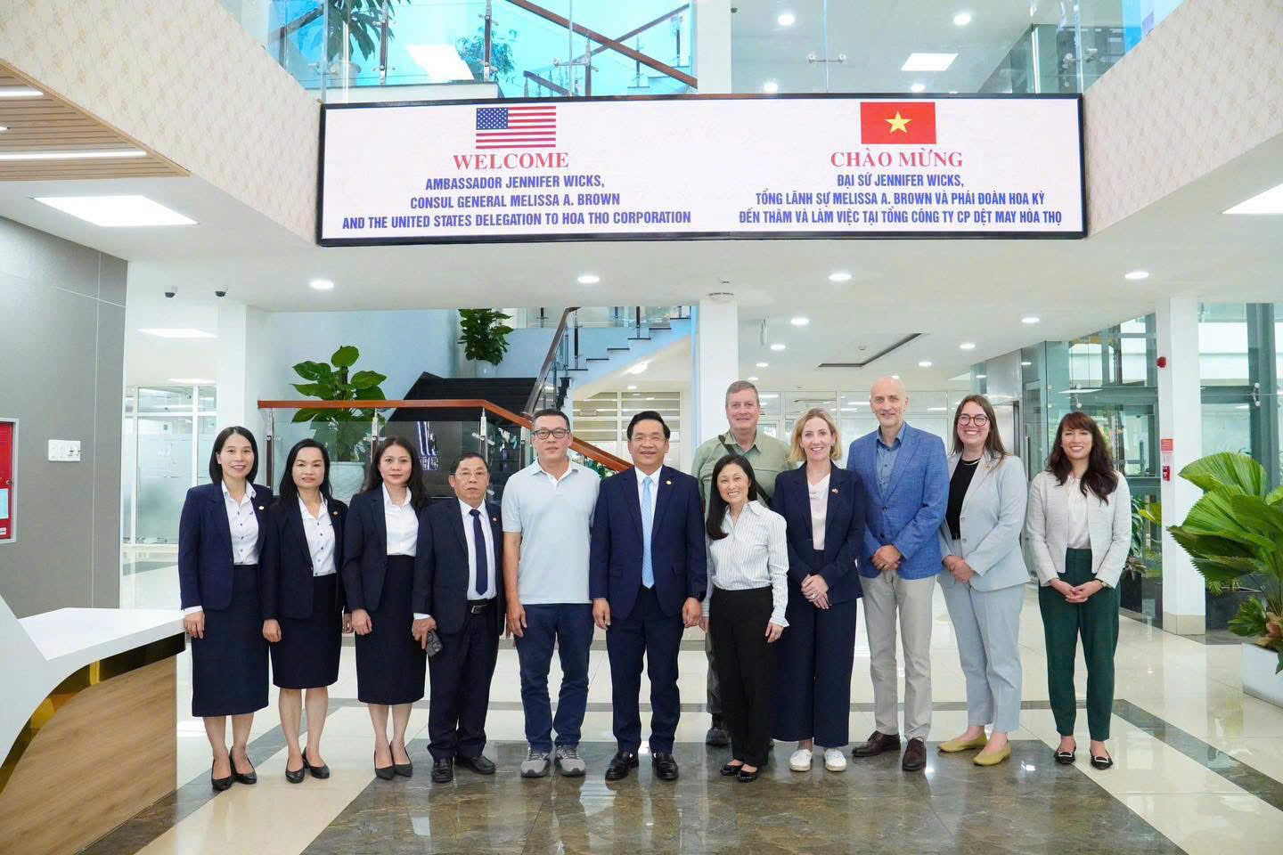 Hòa Thọ vinh dự đón tiếp Đoàn Đại sứ quán và Tổng Lãnh sự quán Hoa Kỳ tại Việt Nam